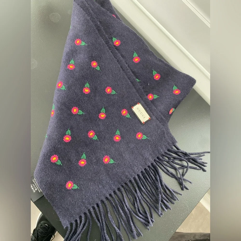 Gucci NWOT Silk Scarf